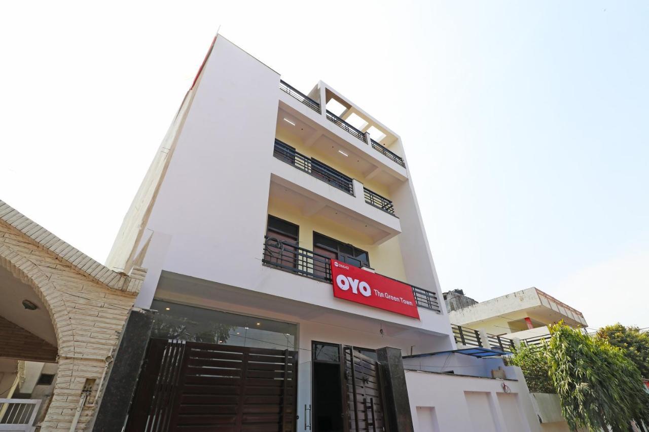 Capital O Hotel Royal Inn Near Gomti Riverfront Park Лакнау Екстериор снимка